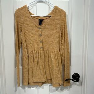 EUC Daytrip long sleeve peplum top from The Buckle. Mustard yellow size XS